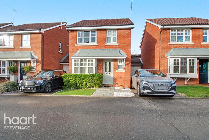 3 Bedroom Detached House For Sale In Pike End, Stevenage, SG1