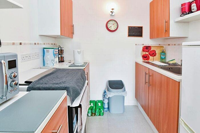 1 Bedroom Flat For Sale In Regal Court (Warminster), Warminster, BA12