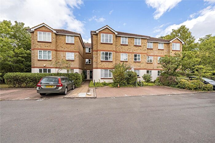 2 Bedroom Flat For Sale In Braddock Close, Isleworth, TW7