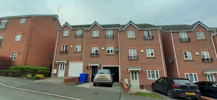 3 Bedroom Mews To Rent In Oakfield Close, ST6