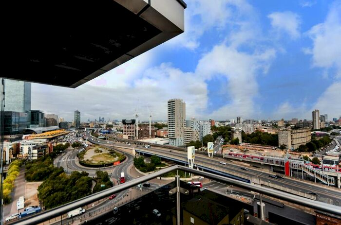 1 Bedroom Flat To Rent In Streamlight Tower, Canary Wharf, London, E14