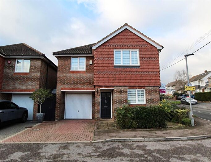 4 Bedroom Detached House To Rent In Friern Close, Cheshunt, EN7