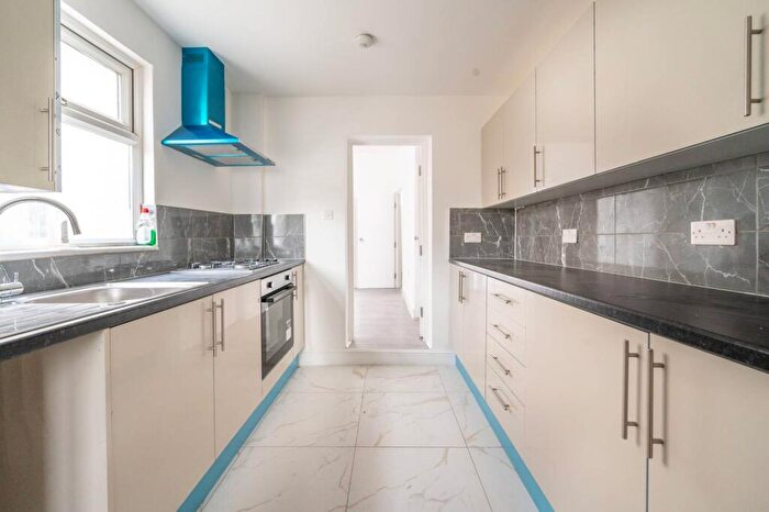4 Bedroom Terraced House To Rent In Pulleyns Avenue, East Ham, London, E6