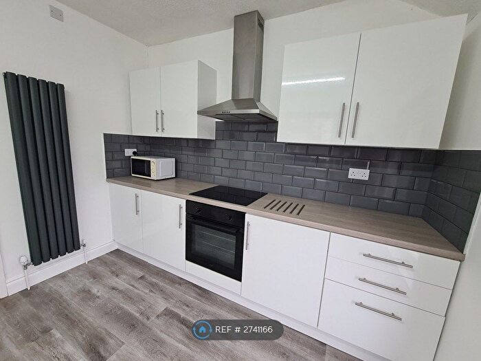 2 Bedroom Flat To Rent In Eversley Road, Sketty, Swansea, SA2