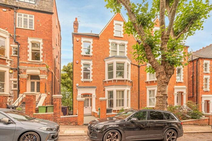 2 Bedroom Flat To Rent In Tanza Road, Hampstead, London, NW3