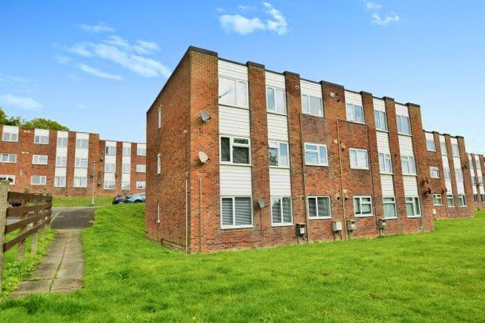 2 Bedroom Flat To Rent In Holywell Avenue, Folkestone, CT19