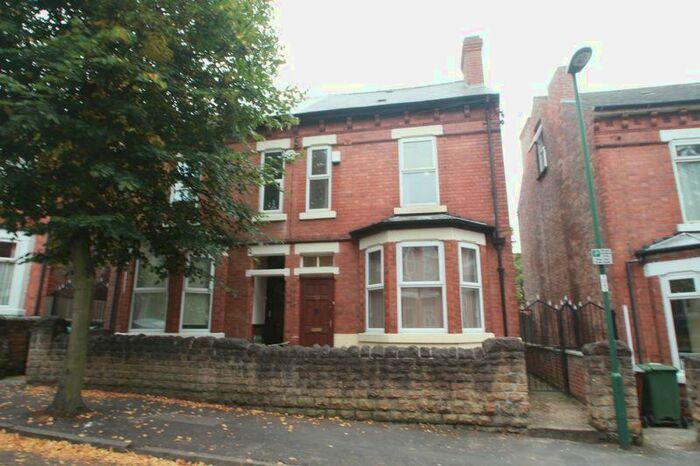 5 Bedroom Semi-Detached House To Rent In Derby Grove, Nottingham, NG7
