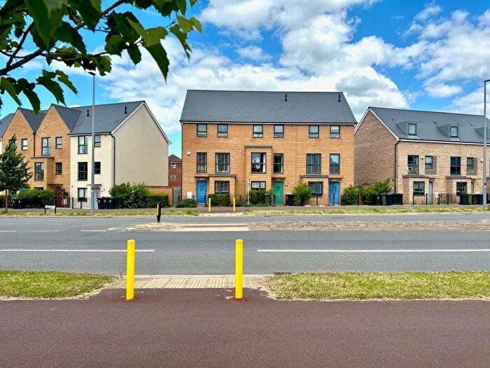 4 Bedroom Town House To Rent In Fen Street, Brooklands, MK10