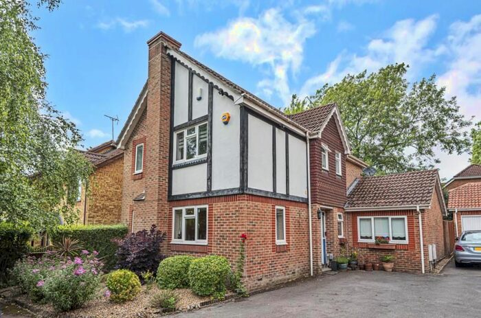 4 Bedroom Property To Rent In Baycroft Close, Pinner, HA5