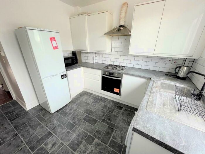 2 Bedroom Flat To Rent In The Broadway, Mill Hill, NW7