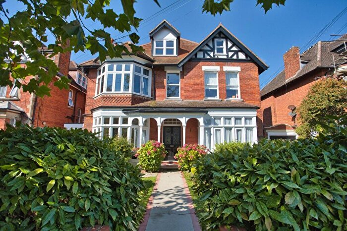2 Bedroom Flat For Sale In Julian Road, Folkestone, Kent, CT19