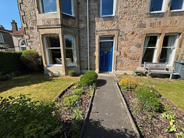 3 Bedroom Flat To Rent In East Trinity Road, Trinity, Edinburgh, EH5