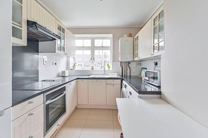 4 Bedroom Flat For Sale In Wood House, Gaskell Street, Stockwell, London, SW4