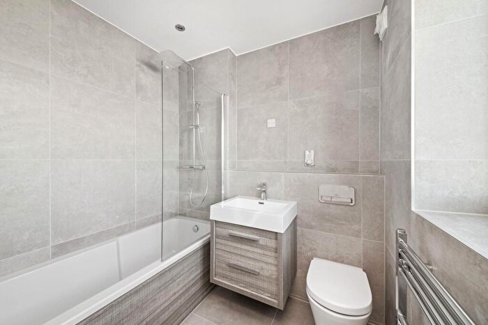 3 Bedroom Semi-Detached House For Sale In Woodland Court, Holmfirth, HD9