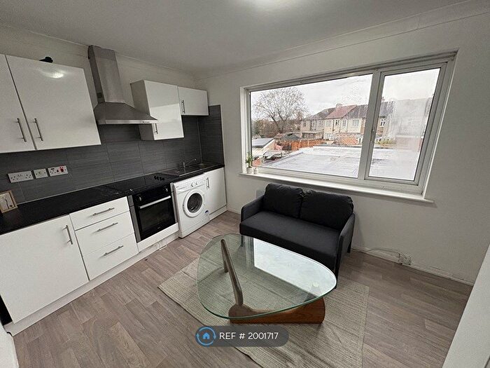 1 Bedroom Flat To Rent In Crow Lane, Romford, RM7