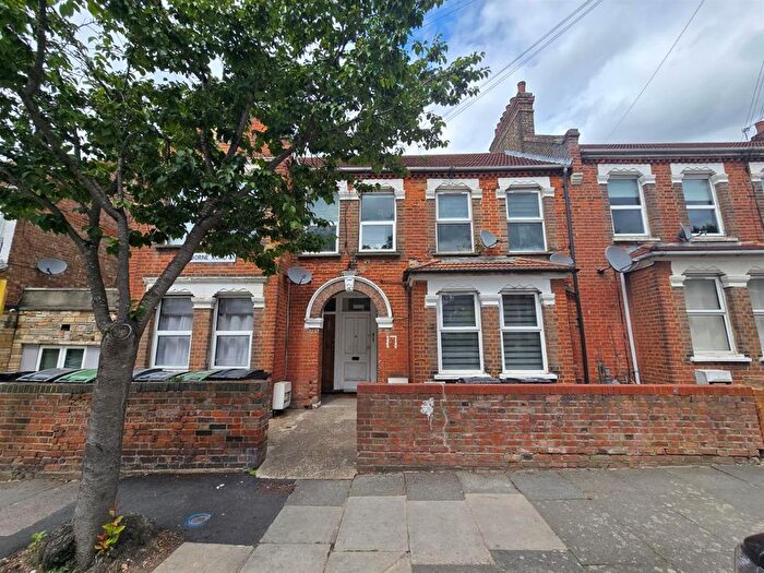 3 Bedroom Flat To Rent In Wimborne Road, London, N17