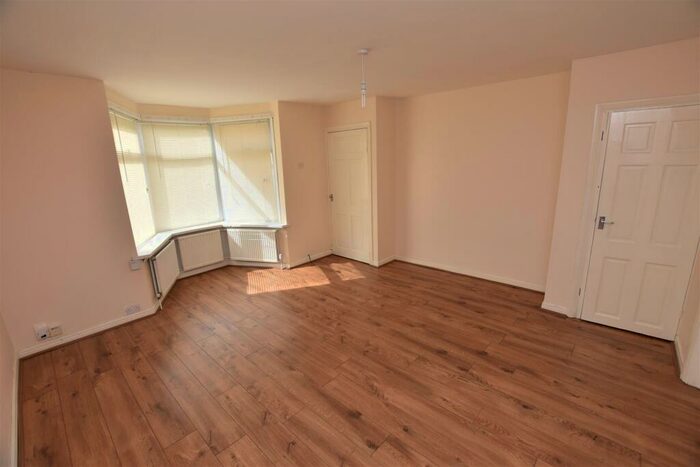 2 Bedroom House To Rent In Poole Crescent, Birmingham, B17