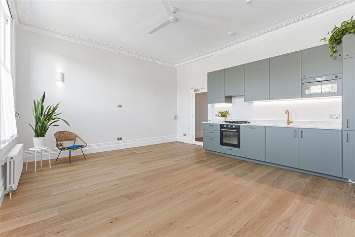 2 Bedroom Flat To Rent In North End Road, Fulham, SW6