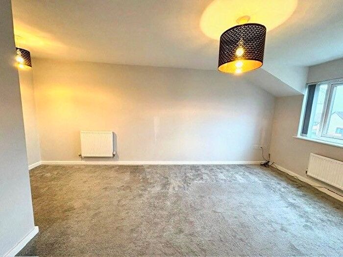 2 Bedroom Flat To Rent In Fernside Court, Manchester, M26