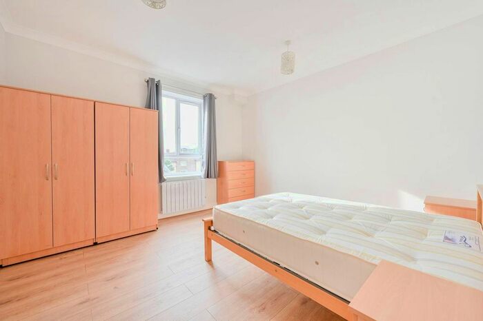 1 Bedroom Flat To Rent In The Vale, Acton, London, W3