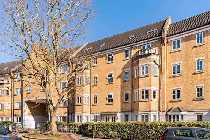 2 Bedroom Apartment For Sale In Kelly Avenue, London, SE15
