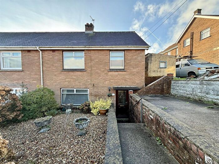 3 Bedroom Semi Detached House For Sale In Ffordd Aneurin, Pontyberem, Llanelli, SA15