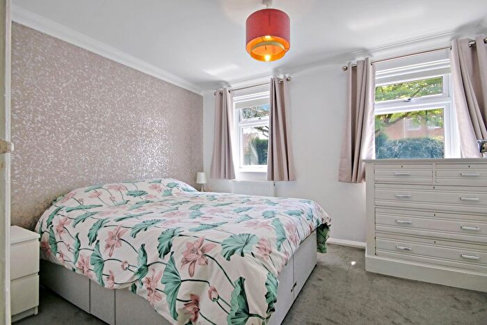 2 Bedroom Flat For Sale In Woodlands Close, Crawley Down, RH10