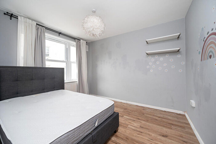 1 Bedroom Flat For Sale In Simmons House, , Tower Hamlets, London, E2