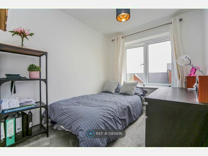 4 Bedroom Semi-Detached House To Rent In Thackeray Drive, Gravesend DA11