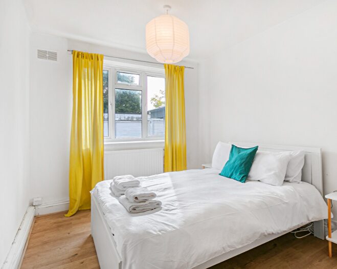 3 Bedroom Flat To Rent In Todd House, The Grange, London, N2
