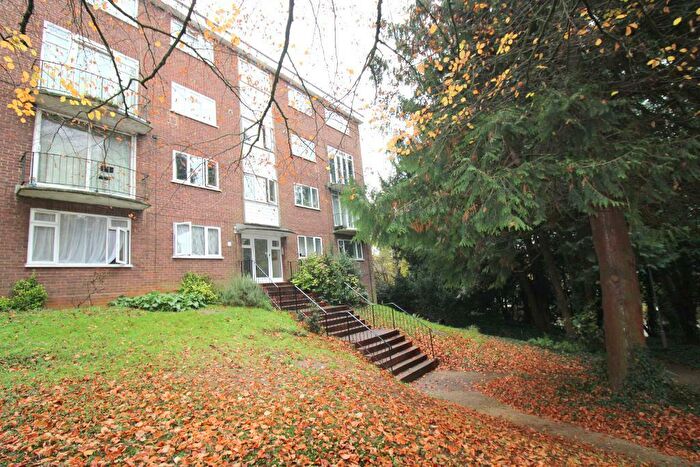 2 Bedroom Apartment For Sale In The Larches, Luton, Bedfordshire, LU2