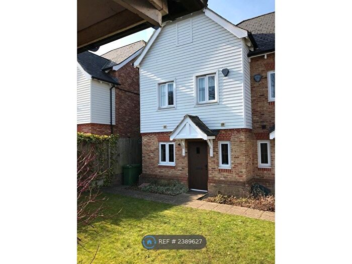 3 Bedroom End Of Terrace House To Rent In Briar Wood Close, Bromley, BR2
