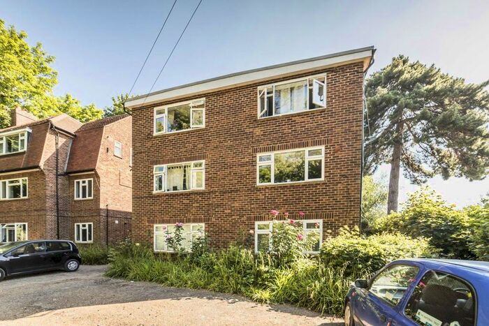 Studio To Rent In Buckingham Road, Hampton TW12