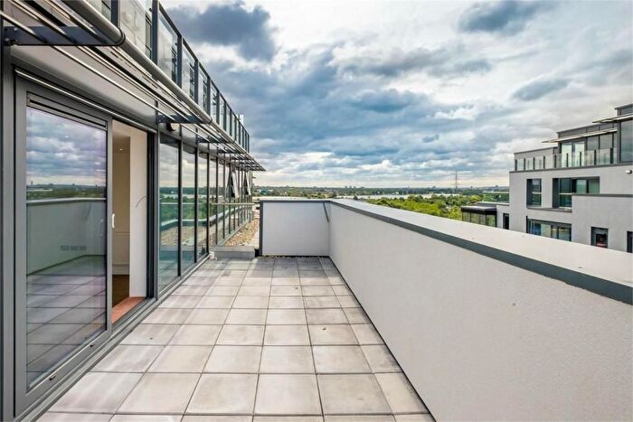 3 Bedroom Flat To Rent In Waterside Way, London, N17
