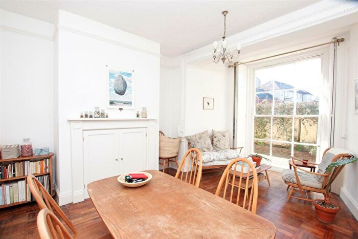 1 Bedroom Apartment For Sale In Leigh Road, Wimborne, BH21