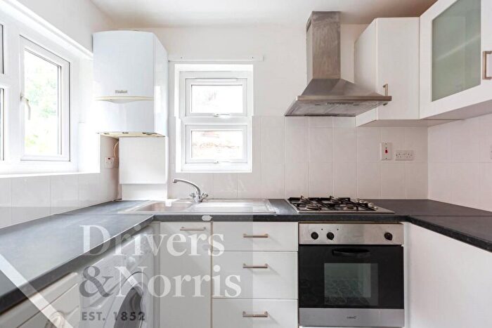 2 Bedroom Apartment To Rent In Crayford Road, Islington, Holloway, London, N7