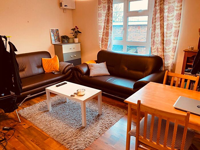 3 Bedroom Flat To Rent In Hanley Road, London, N4