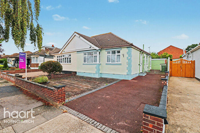 2 Bedroom Bungalow For Sale In Fairfield Close, Hornchurch, RM12