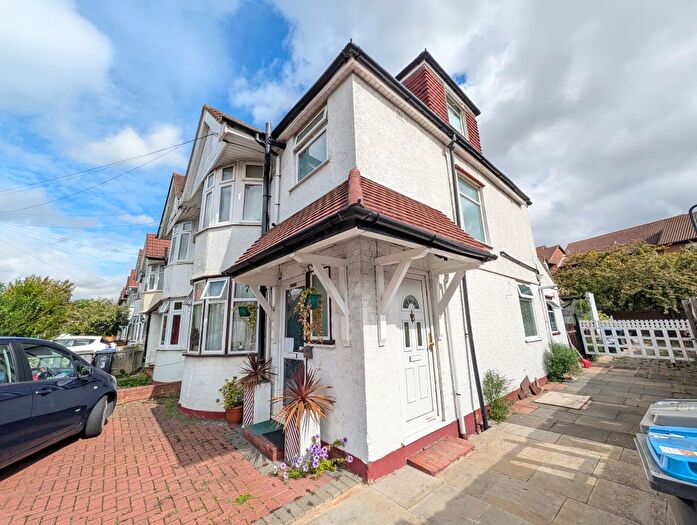 2 Bedroom Maisonette To Rent In Braemar Avenue, Neasden, NW10