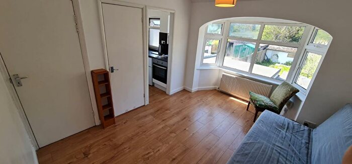 Studio To Rent In Park Avenue, London, London, NW10