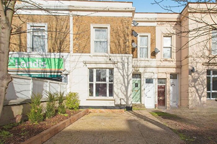 2 Bedroom Flat For Sale In Plumstead Common Road, London, SE18