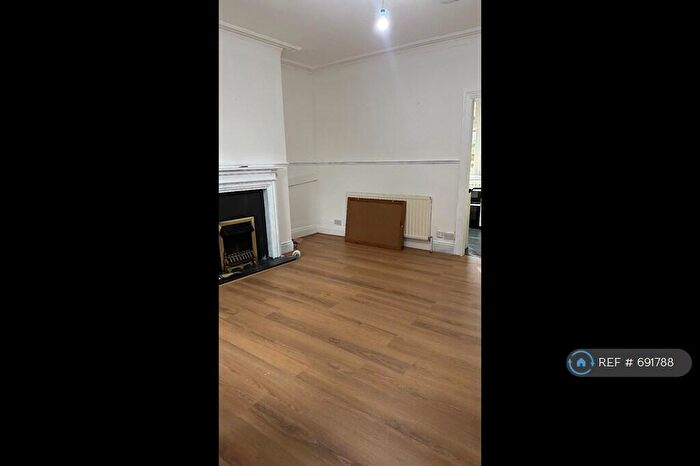 3 Bedroom Terraced House To Rent In Bolton Hall Road, Bradford, BD2