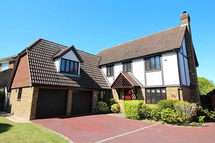 5 Bedroom Detached House For Sale In Yardley Park Road, Tonbridge, TN9