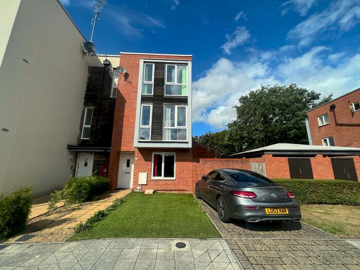 4 Bedroom House To Rent In Tenzing Gardens, Basingstoke, RG24