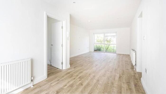 2 Bedroom Apartment To Rent In Heath View, East Finchley, London, N2