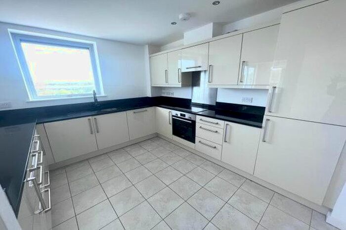 2 Bedroom Flat To Rent In River Crescent, Nottingham, NG2