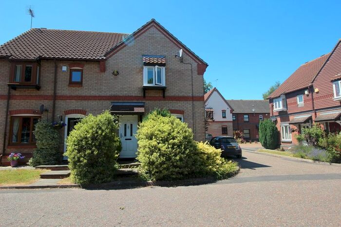 3 Bedroom End Of Terrace House To Rent In Bunting Lane, Billericay, CM11