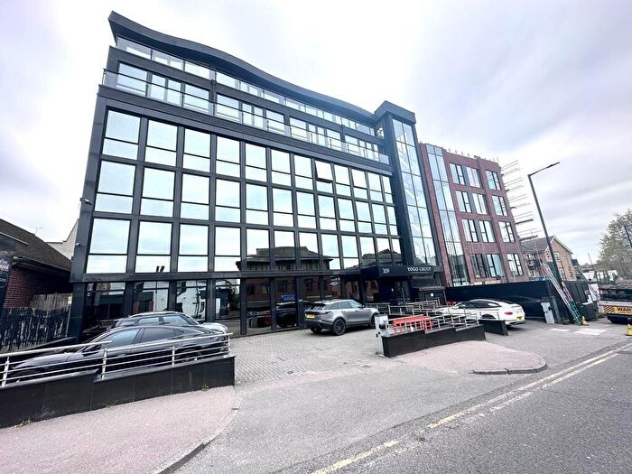 2 Bedroom Detached House To Rent In Chase Road, London, N14