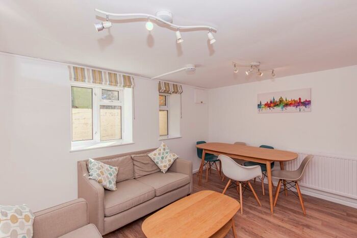 5 Bedroom Town House To Rent In Walton Crescent, Oxford, OX1