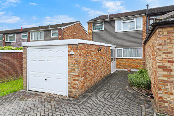 3 Bedroom End Of Terrace House For Sale In Alderton Close, Loughton, Essex, IG10